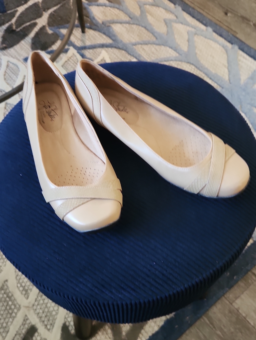 Life Stride Women's Beige Crossover Ballet Flats